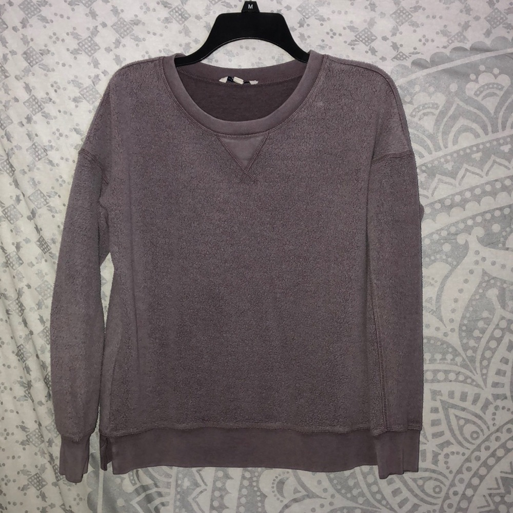 American Eagle crew sweater